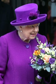 La Regina Elisabetta II in viola, foto 7