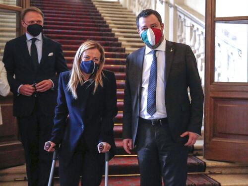 "Conseguenze terribili per l'Italia": la stampa anglosassone attacca Meloni e Salvini