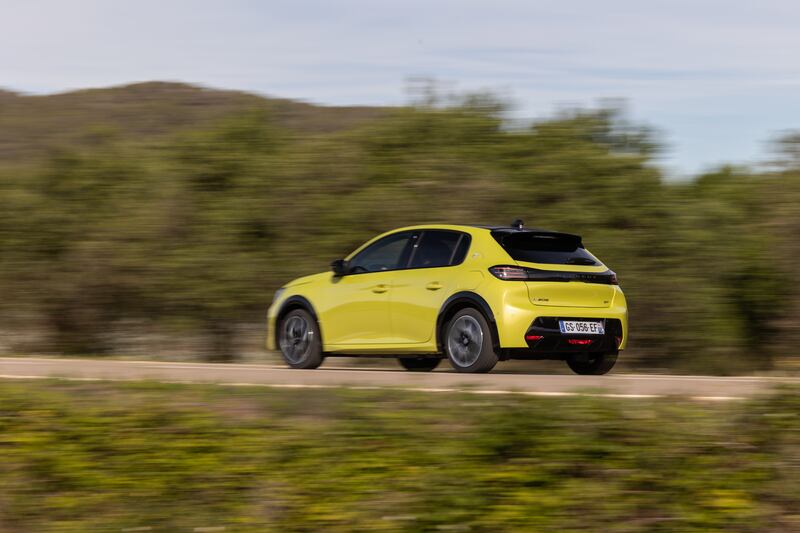 Peugeot e-208, guarda la gallery 6