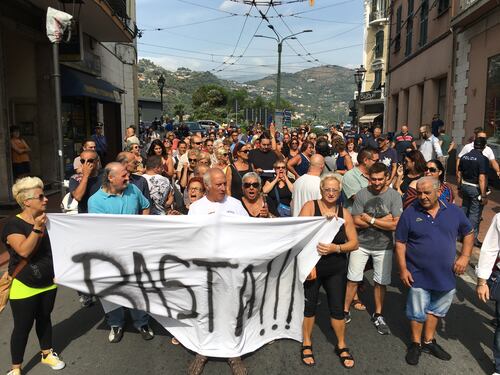Ventimiglia in piazza: "Basta immigrati qui"