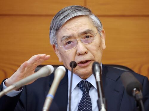 Tokio rafforza il bazooka. Ma le Borse si spaventano
