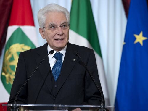 Mattarella sta con l'Ue: "Nessuno può sottrarsi all'equilibrio dei bilanci"