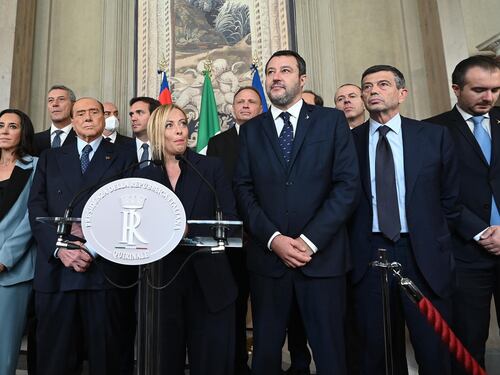 A Palazzo Chigi la prima donna. I vice sono Tajani e Salvini. L’Economia va a Giorgetti, il prefetto Piantedosi al Viminale