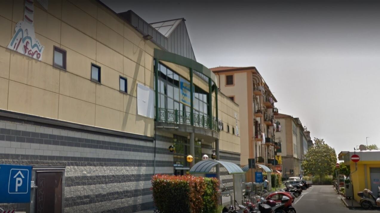 La Spezia, magrebino aggredisce una donna e la afferra per il collo