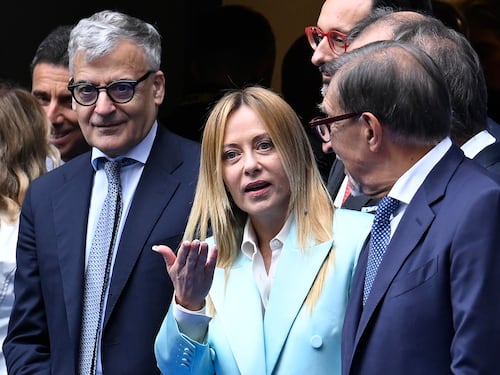 Meloni: “L’Italia non è l’Ue e alcuni meccanismi rovinano le imprese. Sui costi energetici serve una risposta a lungo termine”