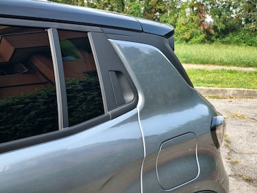 Jeep Avenger 1.2 Summit: guarda la gallery del city SUV americano 12