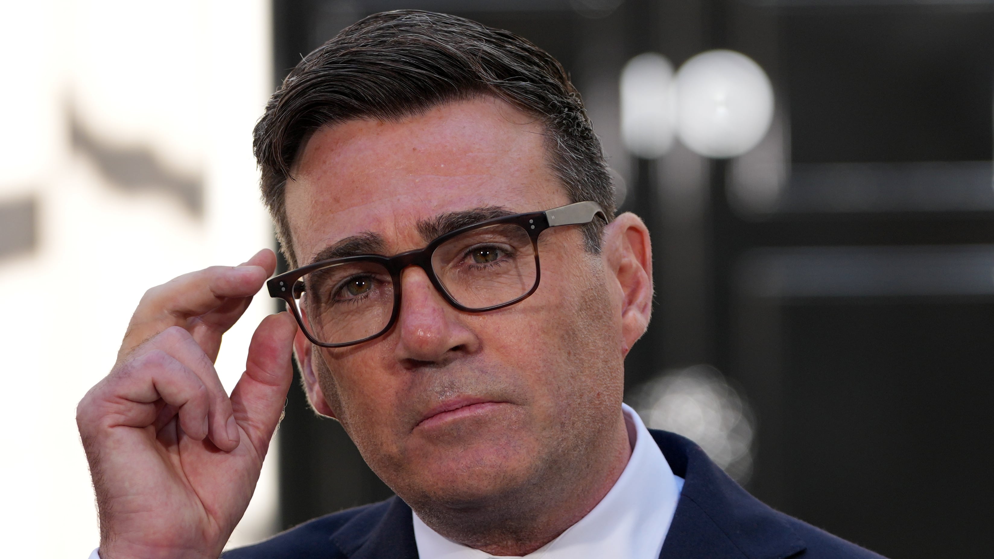 Burnham toglie l'Iva sulle bollette e purga i fedelissimi di Starmer