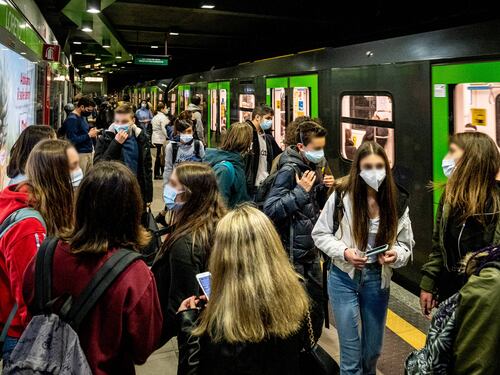 Pattuglie miste e multe, la guida al Green pass su bus e metro