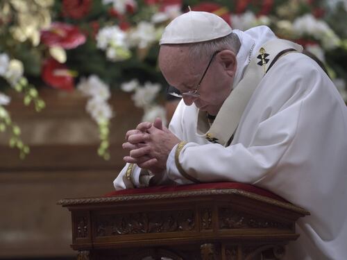 Il grido del Papa per i bambini: "Piccoli migranti e vittime guerra"