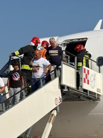 "Fumo nella stiva". Atterraggio di emergenza a Napoli 5