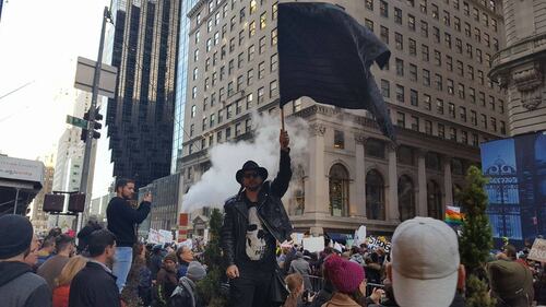 New York, la manifestazione anti-Trump 4