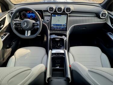 Mercedes-Benz GLC, guarda le foto 22