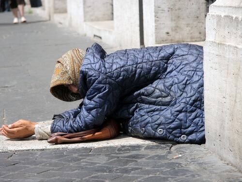 "Elemosine vietate e soldi sequestrati": a Caravaggio il sindaco anti-mendicanti