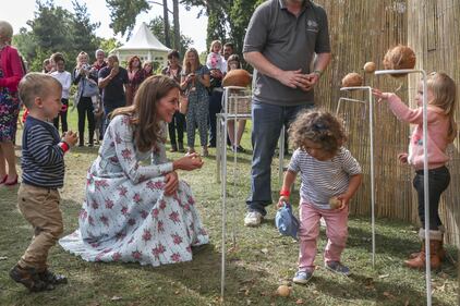 Kate Middleton circondata dai bimbi: foto 3