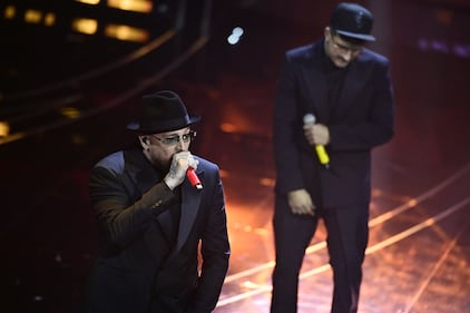 Sanremo 2024: ecco il look della quarta serata del Festival di Geolier 4