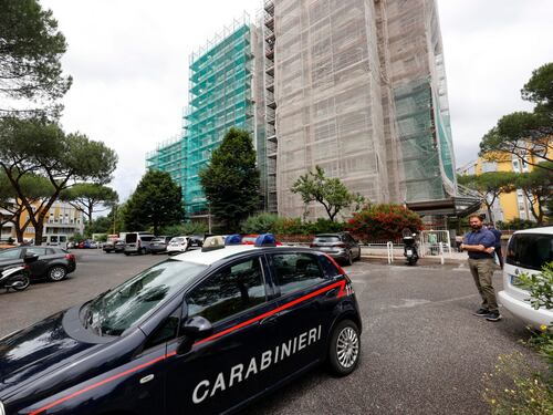 Coppia trovata morta a Roma: la scientifica al lavoro