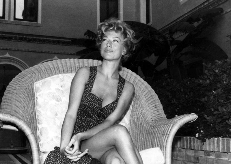 Nancy Brilli, le fotografie ieri e oggi 1