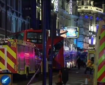 Crollo all'Apollo di Londra: si temono vittime 1