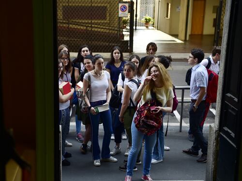 Gli studenti alla prima prova degli esami di Maturità 2019