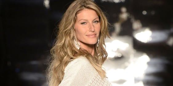 Gisele Bundchen sexy in costume 9