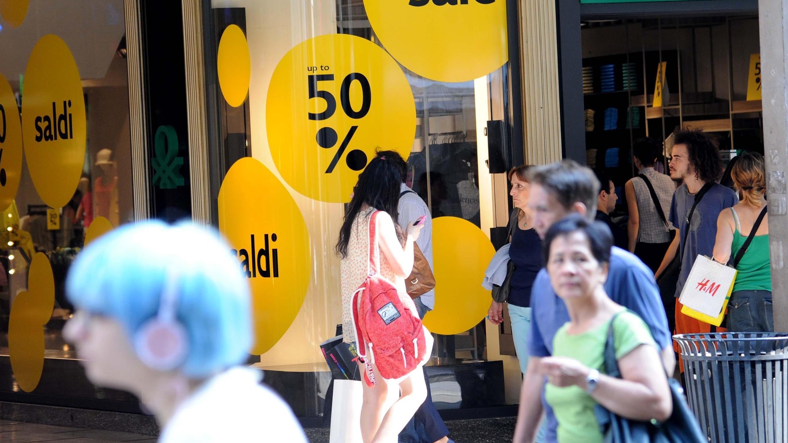 Saldi, parte (piano) la caccia all'affare