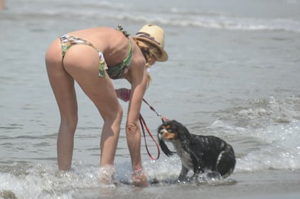 Deborah Roversi, relax e sorrisi a Forte dei Marmi 5