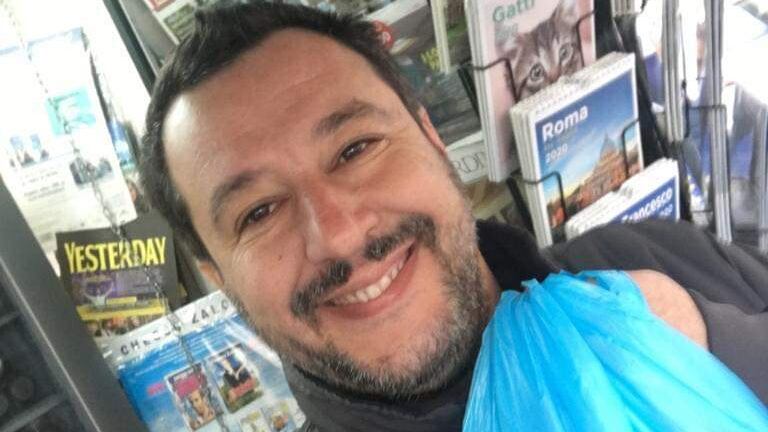 Salvini esulta: "Ho trovato gli slime e faccio felice mia figlia"