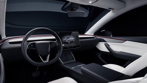 Tesla Model Y 2025: guarda la gallery del nuovo modello 12