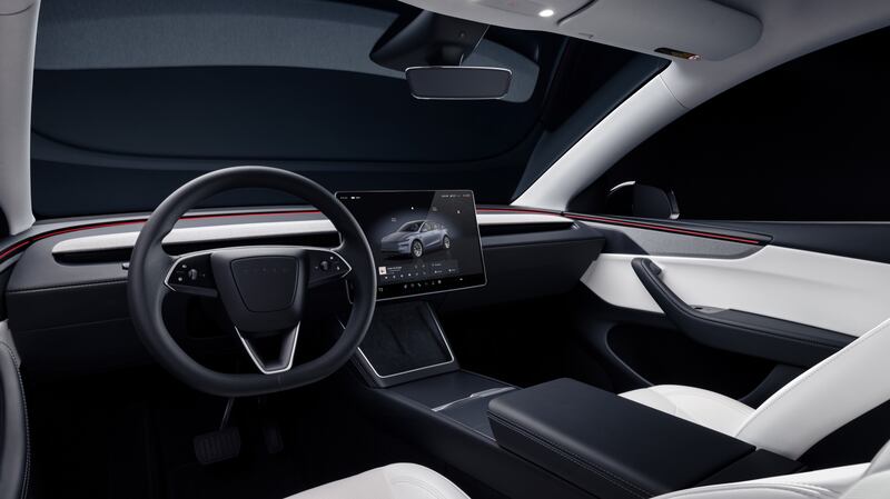 Tesla Model Y 2025: guarda la gallery del nuovo modello 12