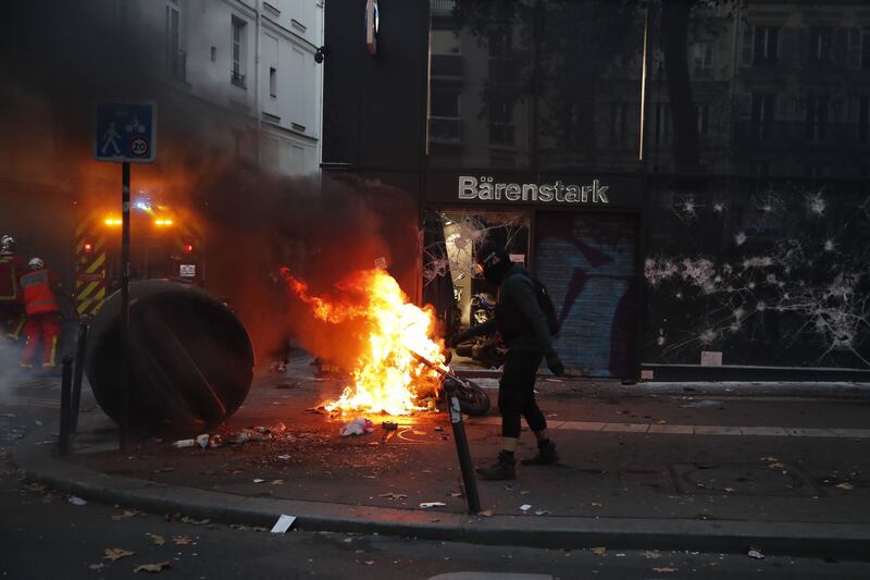 Manifestazioni e incidenti in Francia: le immagini delle proteste 4