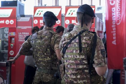 Attese e disagi alla stazione di Roma Termini a causa dell'incendio di Firenze 4