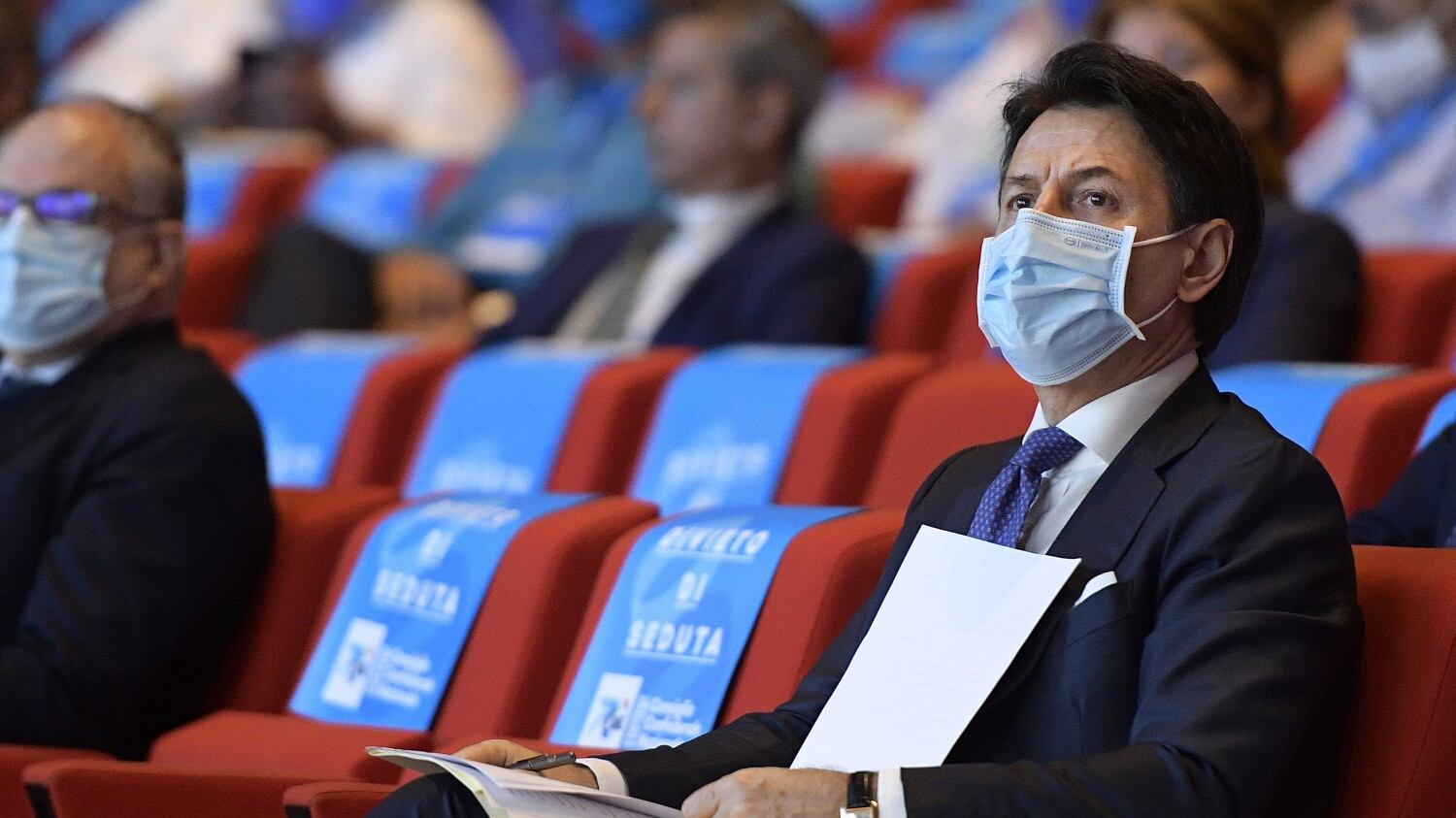Conte sorpassa Orban. Blitz per i pieni poteri fino al semestre bianco