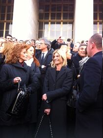 I parlamentari Pdl protestano davanti al Tribunale di Milano 1