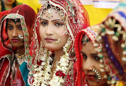 In novanta si sposano in un matrimonio di massa in India 3