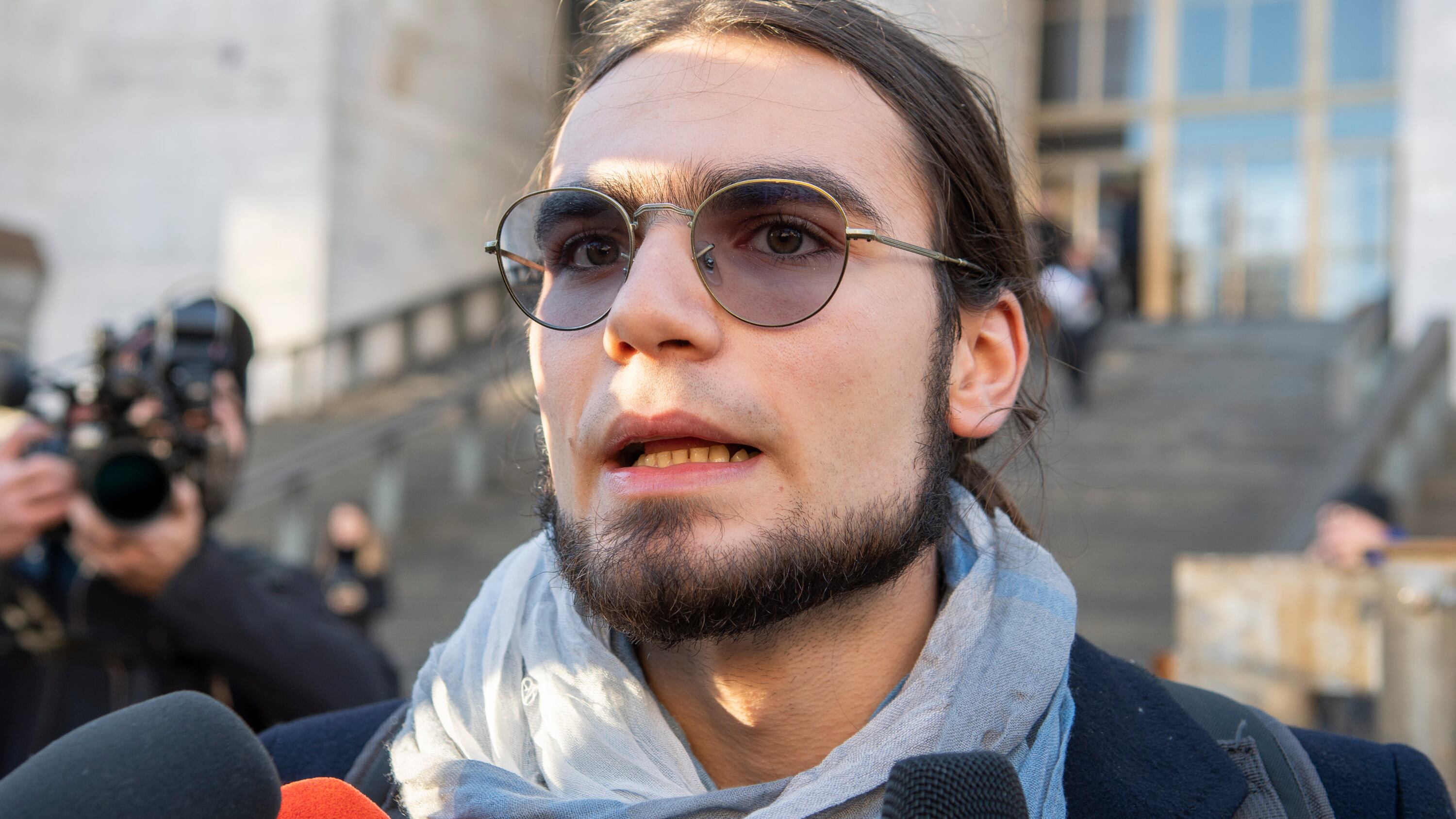 "Noi persone socialmente pericolose". Gli ecovandali tornano in piazza