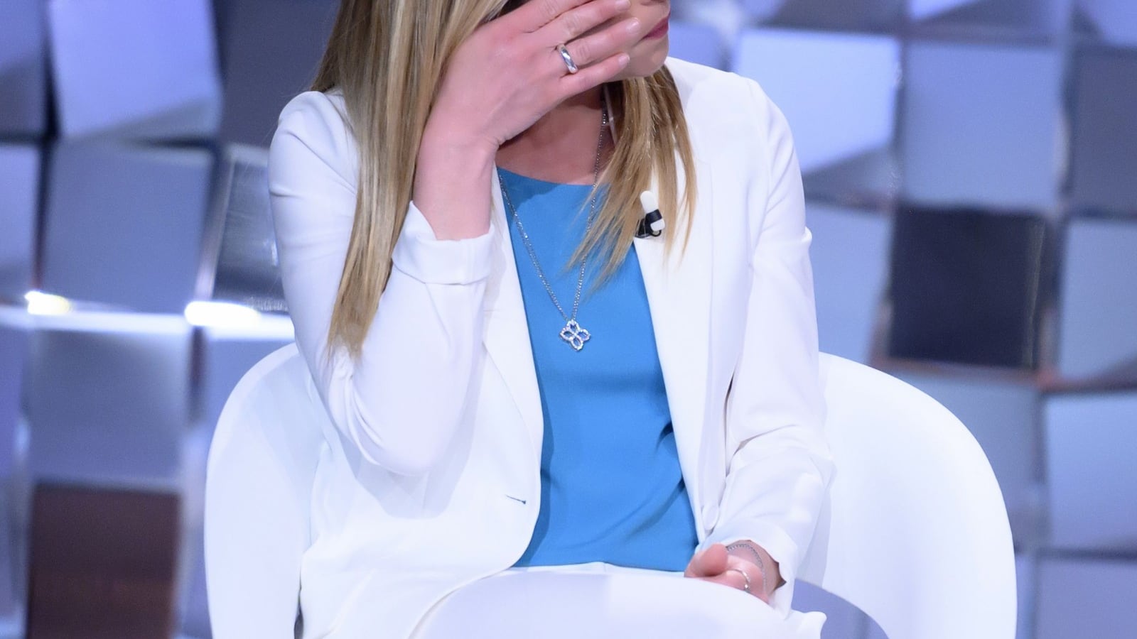 La Meloni si confessa in tv: "Cosa mi disse mio padre. E quando è morto..."