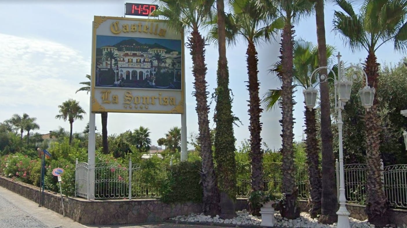 Il Castello delle Cerimonie non chiude, ma la disputa legale non è finita: cosa succede ora