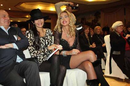 Pamela Prati sfoggia un microslip bollente 6