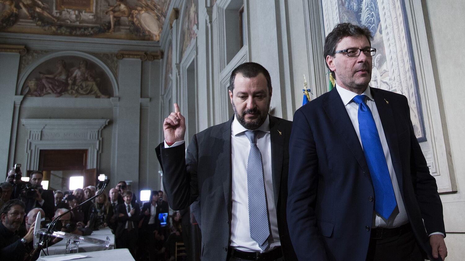 Europee, Giorgetti ora teme l'astensione: "Agli italiani interessa il calcio"