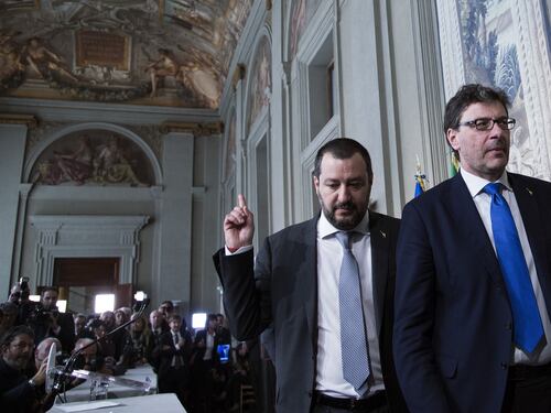 Europee, Giorgetti ora teme l'astensione: "Agli italiani interessa il calcio"