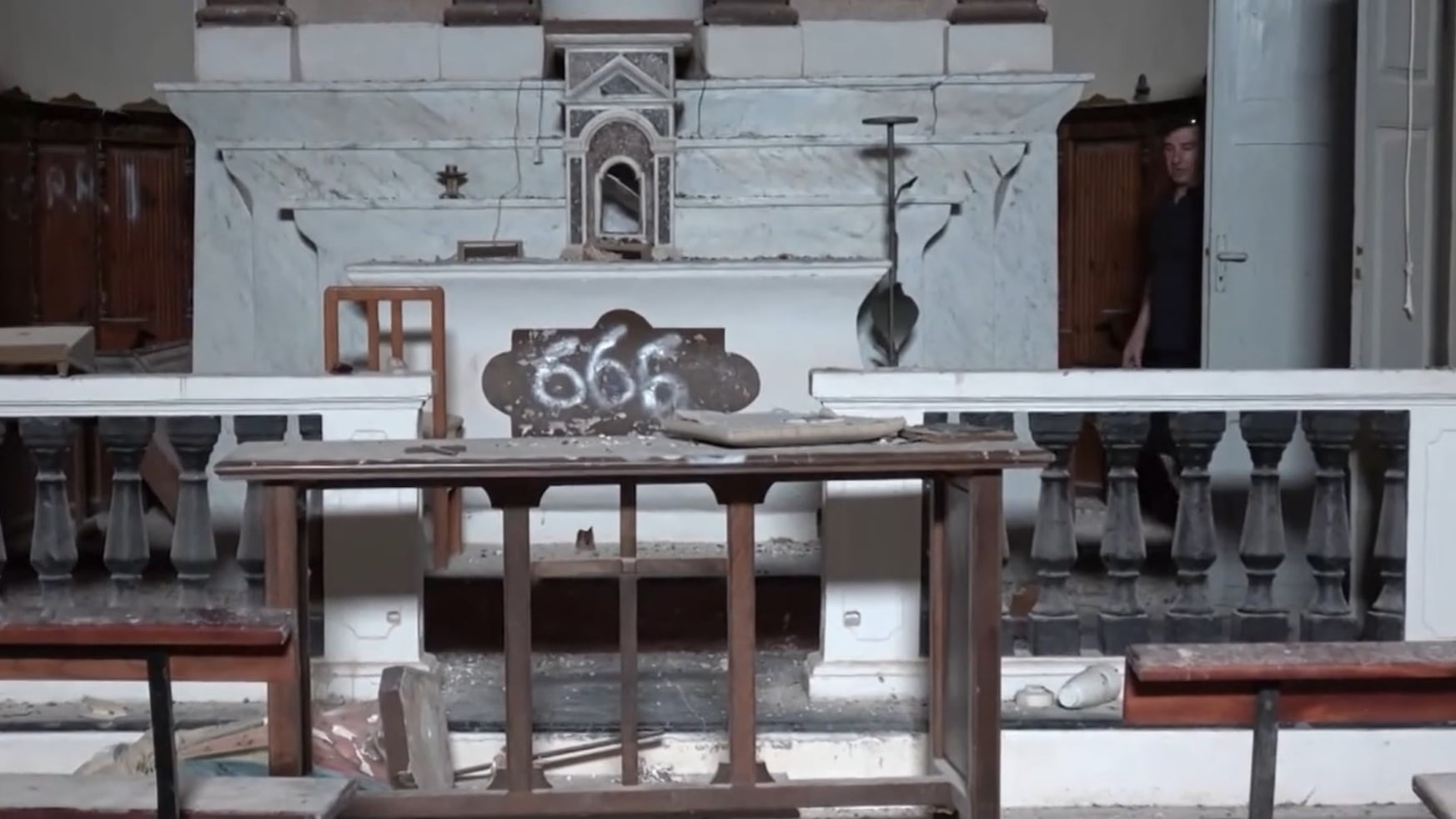 satanismo chiesa sardegna vandali