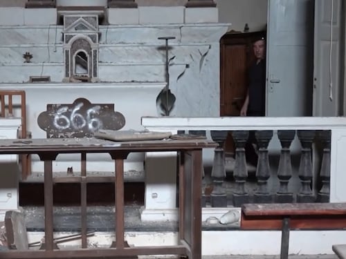 La statua della Santa decapitata e le scritte sataniche: blitz dell’orrore in una chiesa della Sardegna