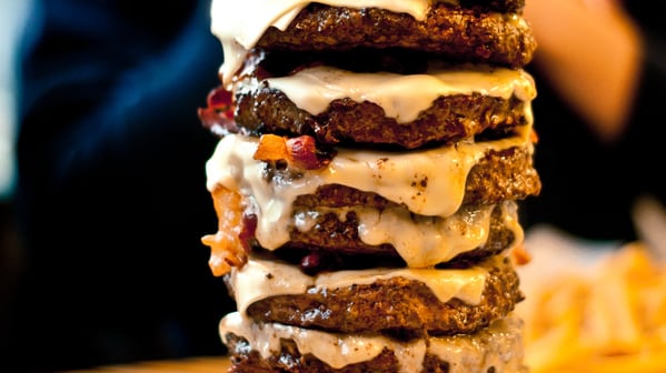 Hamburger alle stelle e macaron in caduta. Ecco il borsino del gusto