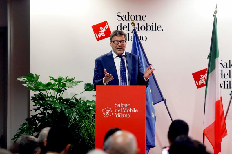 ministro Giorgetti al salone del Mobile Milano