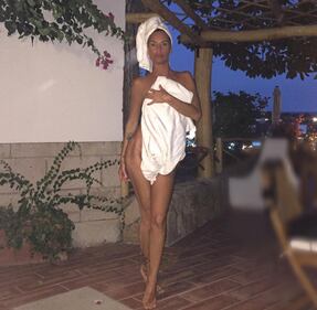 Antonella Mosetti, lato b hot in costume 18