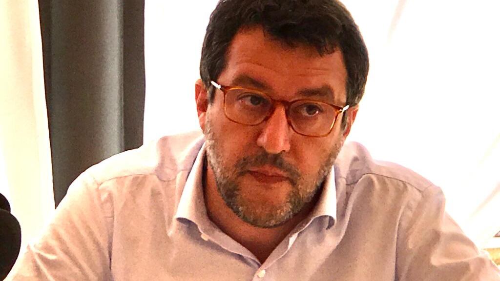Minacce choc contro Salvini: "Mettiamolo a testa in giù"