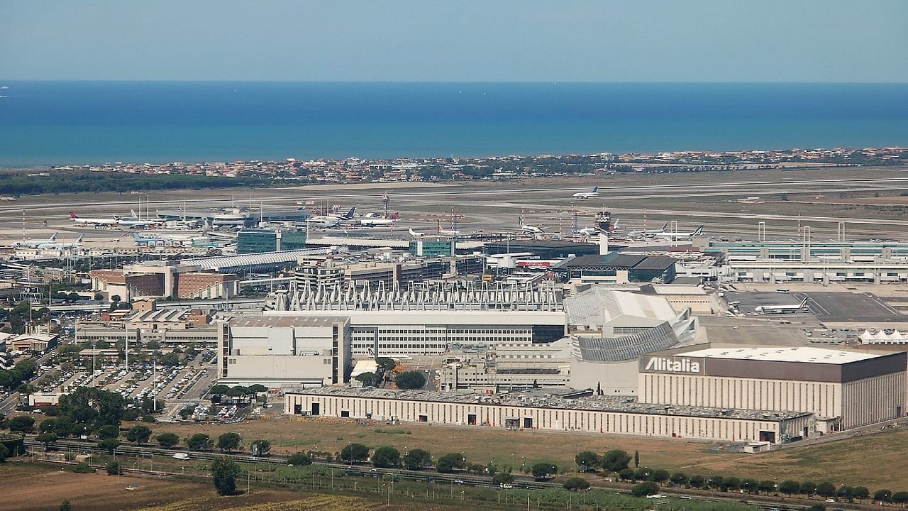 Il rimpatriato sbraita sul volo. Non si può viaggiare così