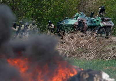 Forze di sicurezza ucraine a un checkpoint fuori Sloviansk 3