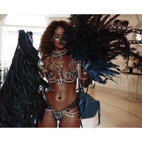 Rihanna: sexy al carnevale delle Barbados 5