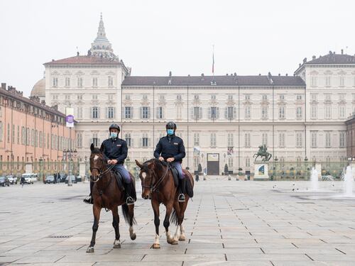 I medici voglion chiuder tutto: "Il Piemonte in zona rossa"